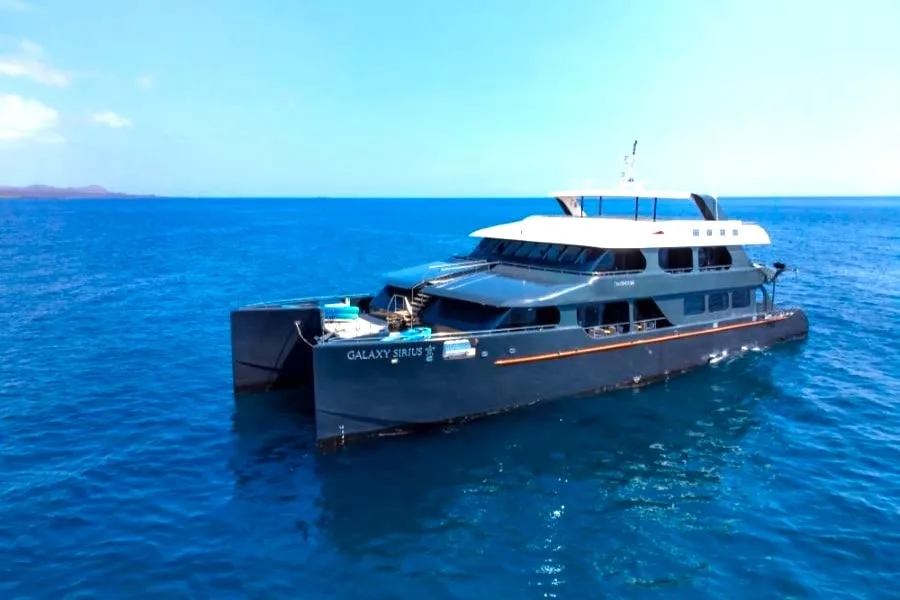 Catamarans vs Monohulls in Galápagos: Which Hull to Book